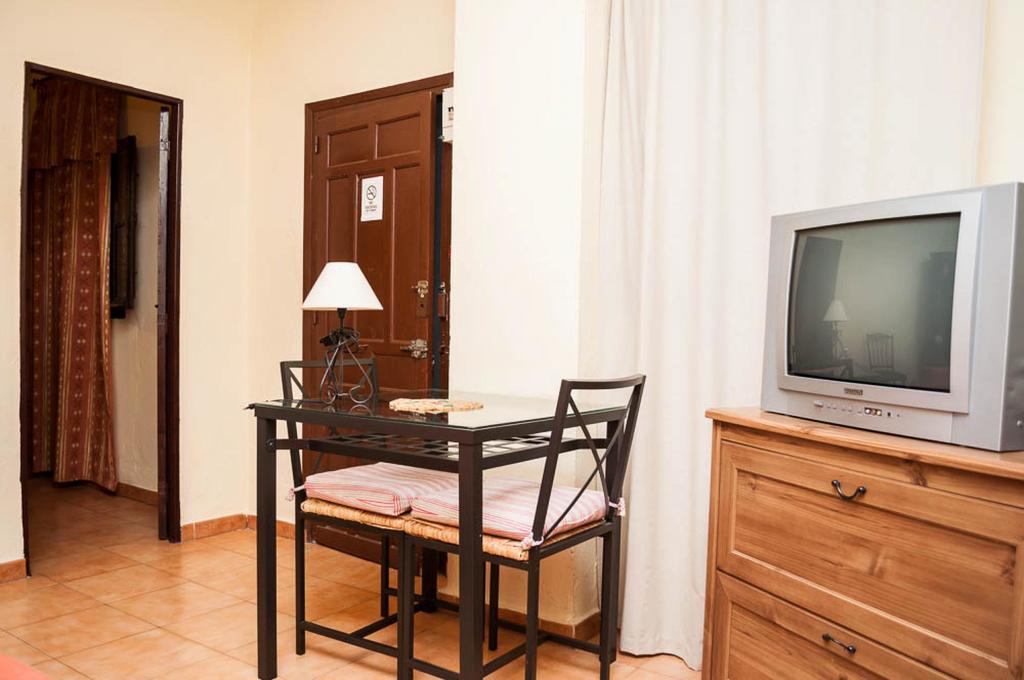 Pension La Montorena Севилья Экстерьер фото