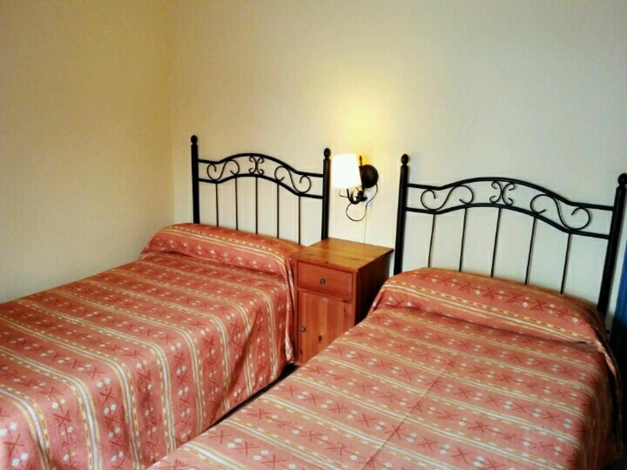 Pension La Montorena Севилья Экстерьер фото